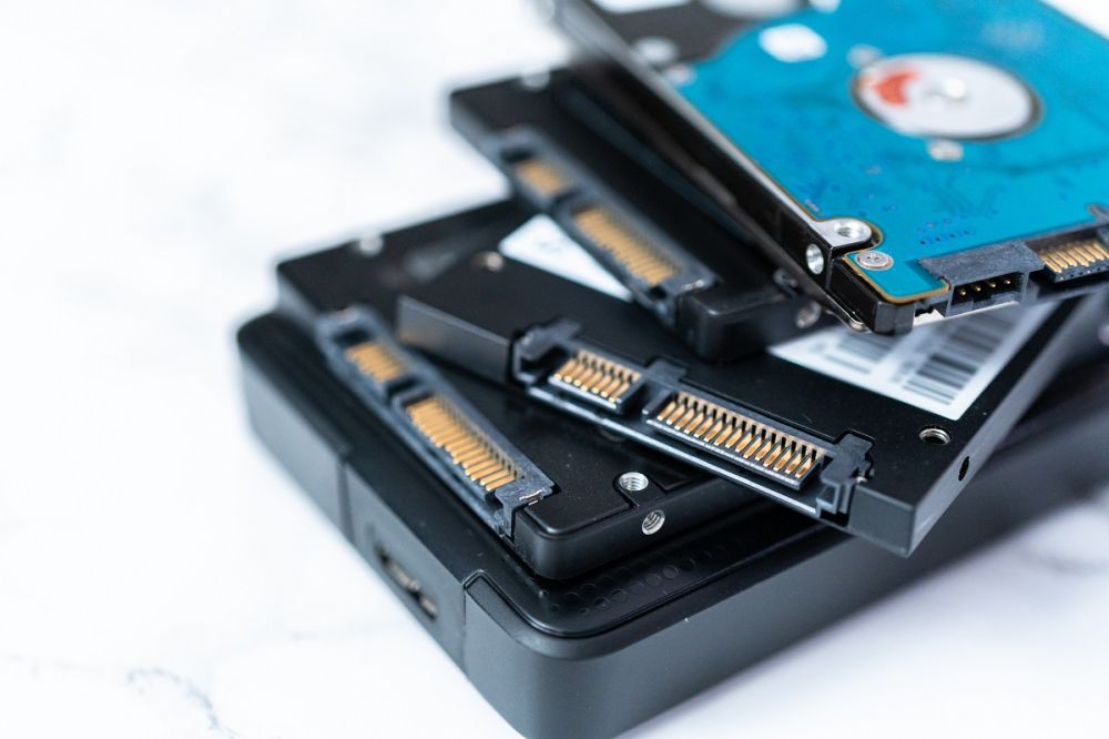 Une pile de disques SSD